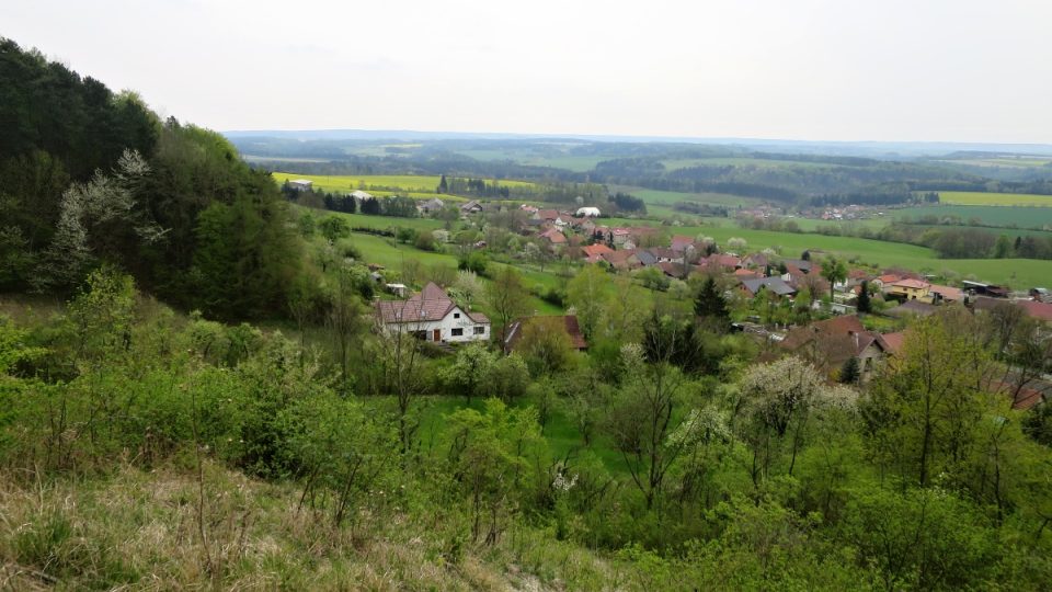 Pohled na Střemošice a okolí