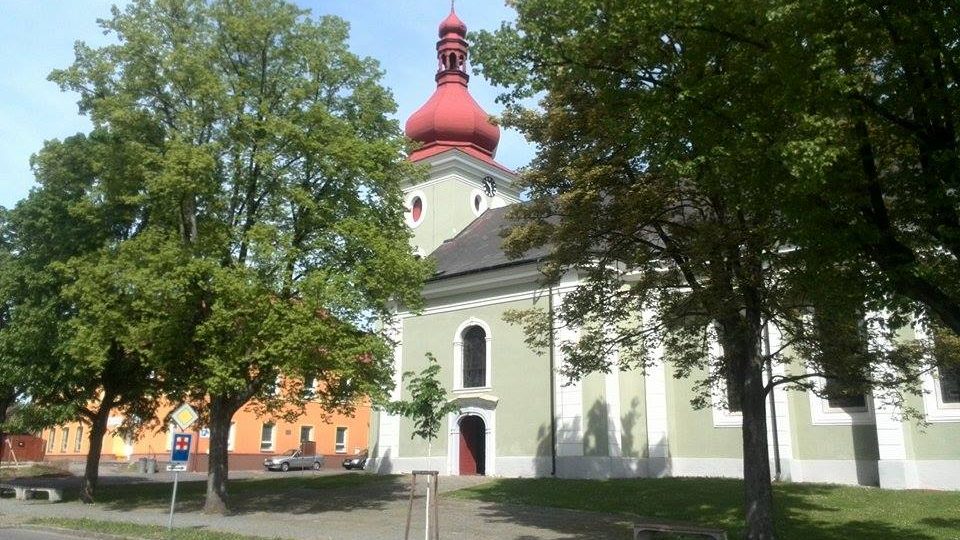 Kostel sv. Vavřince na náměstí na Seči dostal novou fasádu.