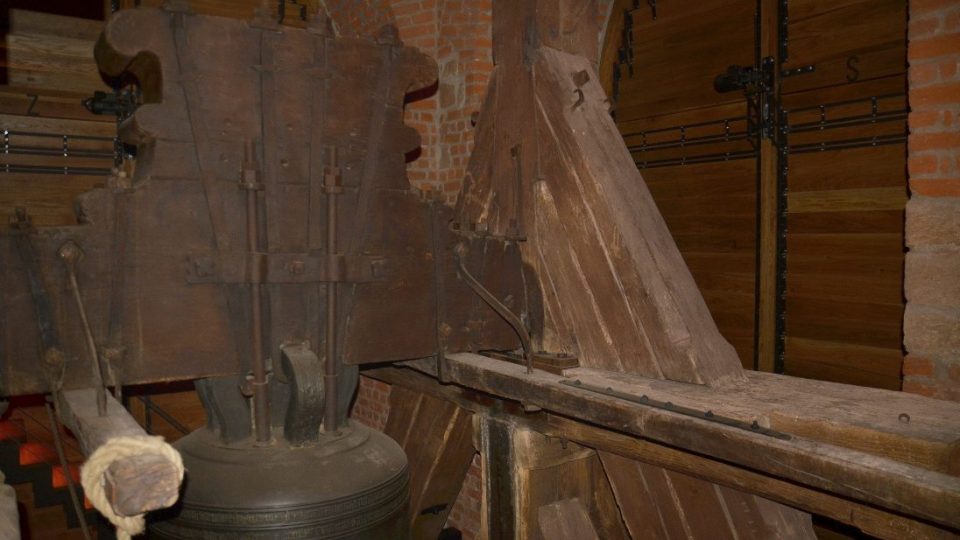 Bílá věž v Hradci Králové - Zvonová stolice a druhý největší zvon v Čechách Augustin
