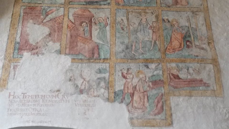 Fresky byly objeveny před několika lety pod silnou vrstvou omítky, když se připravovala nová výmalba kostela