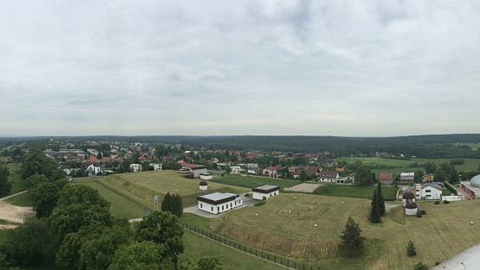 Věžový vodojem na Novém Hradci Králové. Z ochozu vodojemu se většina nabízí krásný pohled na město na soutoku Labe s Orlicí a okolí.