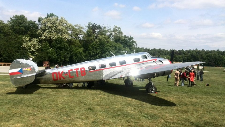 Letoun Lockheed Electra dosedl na přistávací plochu