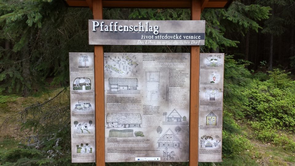 Pfaffenschlag - o životě ve vesnici zpravují informační tabule