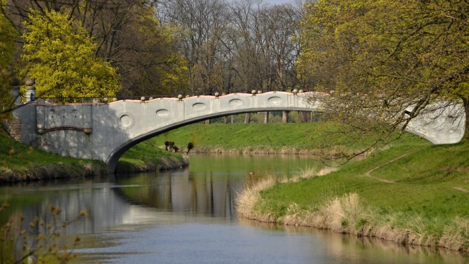 Kamenný most přes regulované Labe