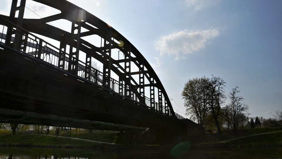 Železniční most ve Věkoších