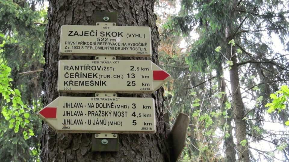 Turistický rozdělovník na Zaječím skoku