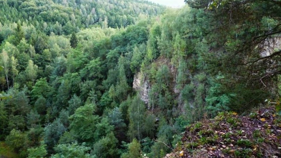 Bývalý rudolfovský lom. Pohled shora