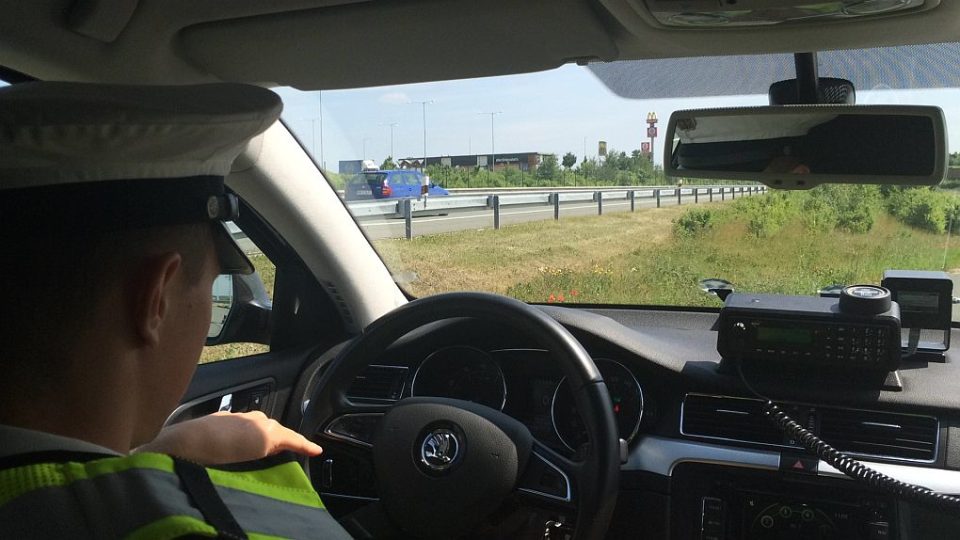 Na dálnici D11 se už Policie ČR soustředí na naše odjezdy na dovolenou