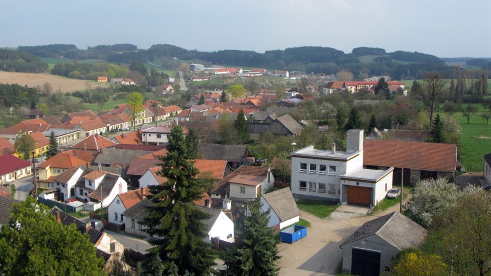 Z prohlídky Tasova s prof. Ungerem a páterem Krylem