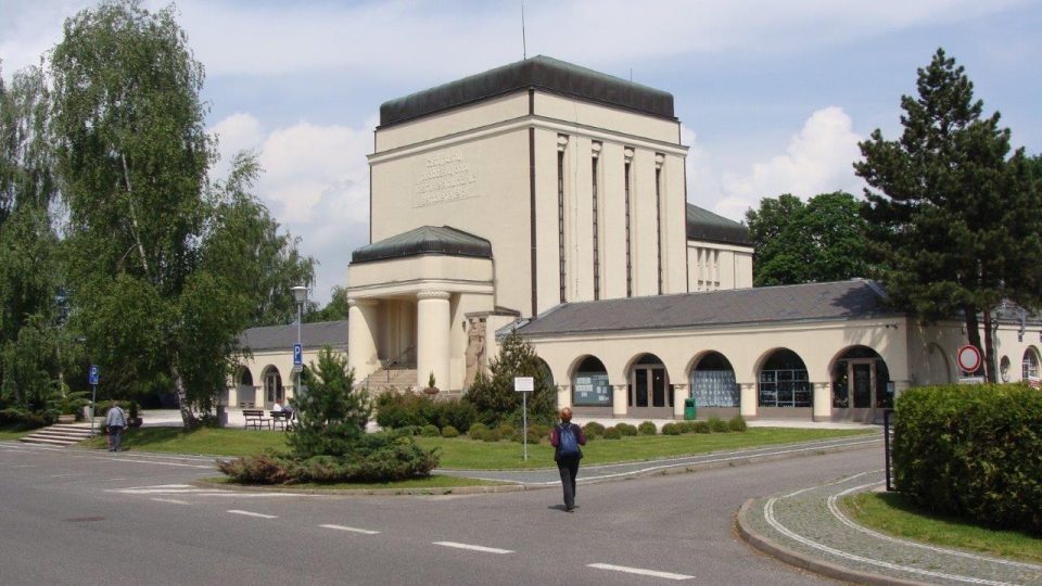 Liberecké krematorium bylo postaveno podle projektu dráždanského architekta Rudolfa Bitzana v letech 1915-17