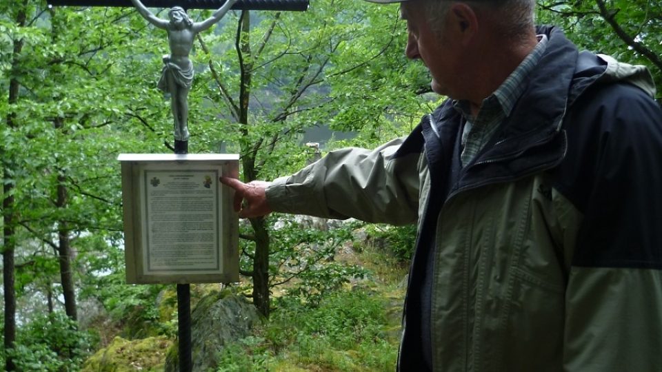 Jaroslav Bohuslav ukazuje na text legendy o nešťastné hraběnce, který zpracoval