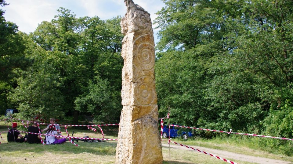 Milovníci Keltů zde vztyčili kamenou stélu