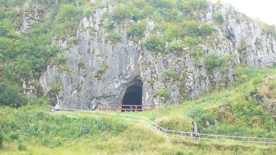Přírodní vstupní portál Balcarky byl také obýván magdalénskými lovců sobů někdy před 15 tisíci lety