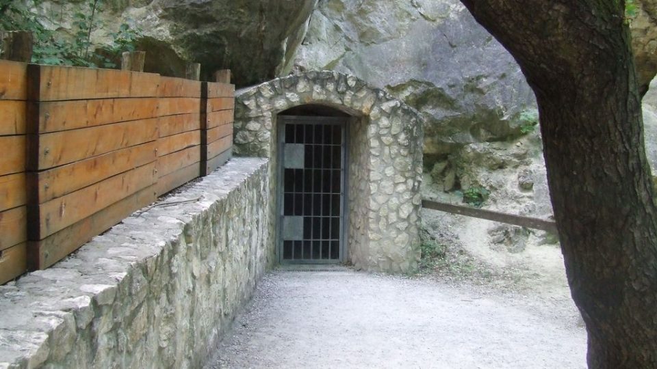 Portál Jeskyně Na Turoldu 