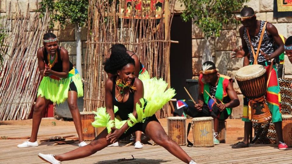 Festival Africa Live plný hudebních a tanečních vystoupení v ZOO Dvůr Králové nad Labem