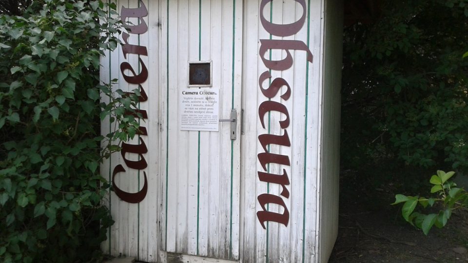 Budka Camary Obscury je přístupná vždy, když je přístupný zámecký park