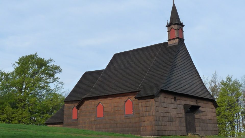 Dřevěný kostelík poblíž chaty