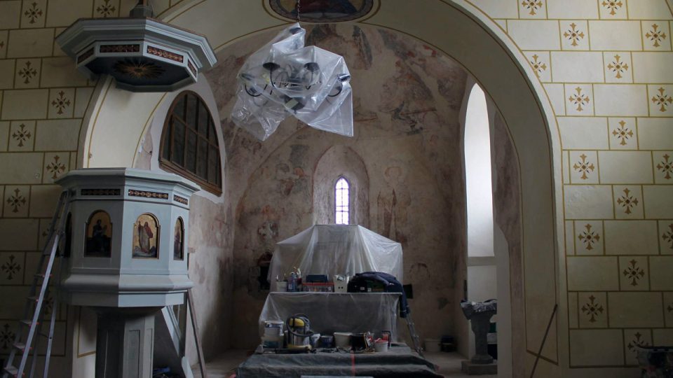 Z průběhu restaurování a rekonstrukce kostela v Hrozové 