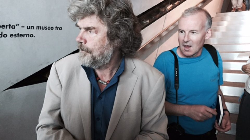Horolezec Reinhold Messner ukazuje novinářům nově otevřené horské muzeum na vrcholu Kronplatzu v Jižním Tyrolsku