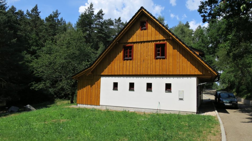 Zadní strana Domu přírody Blaníku