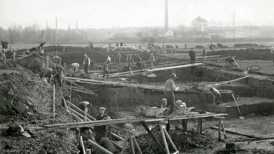 Stavba Tyršovy plovárny - podzim 1932