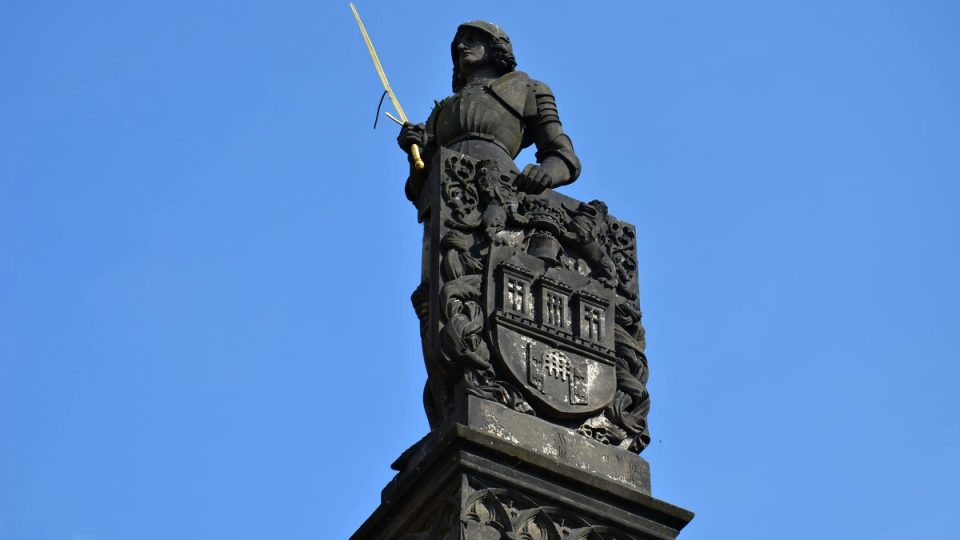 Bruncvík má po boku štít se znakem Starého Města pražského