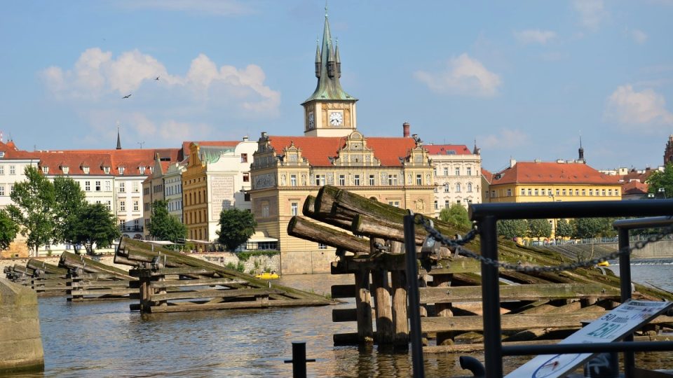 Pražská Lávka po pravé ruce Bruncvíkově