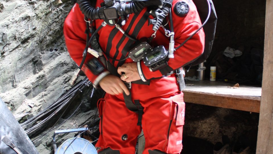 Potápěč David Čani se připravuje na ponor
