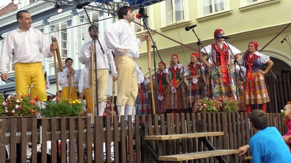 Fotky z pořadu „Postřekovský vokýnko“, který proběhl v rámci Chodských slavností 2014