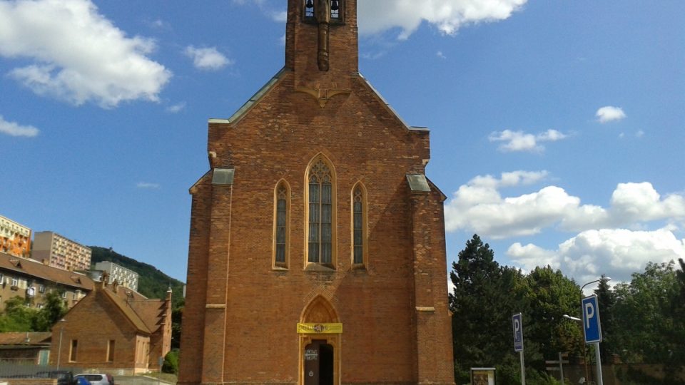 Adamovský kostel byl postaven knížetem Aloisem Lichtensteinem