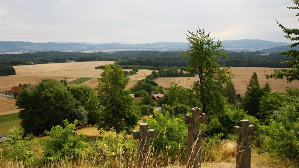 Výhled z Vyskeře směrem na Krkonoše
