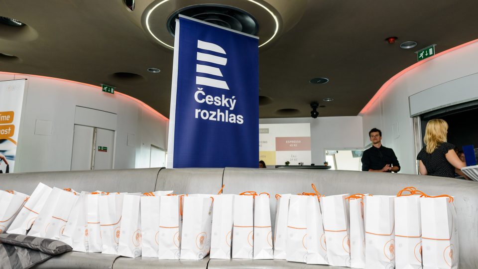 Zástupci Českého rozhlasu a Českých Radiokomunikací společně zahájili experimentální digitální vysílání DAB Praha