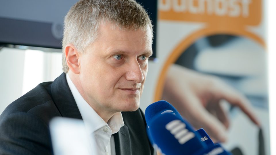 Zástupci Českého rozhlasu a Českých Radiokomunikací společně zahájili experimentální digitální vysílání DAB Praha