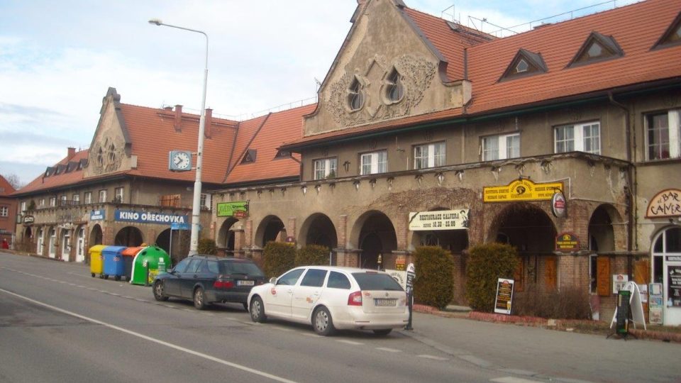 Ústřední budova spolková a konzumní od Jaroslava Vondráka stojí na Ořechovce od roku 1921