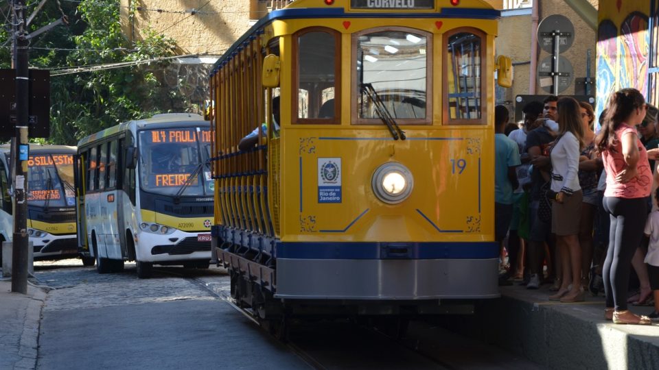 Tramvaje zčásti nahradily rychlejší minibusy. Možná, že až se trať prodlouží a bude jezdit víc tramvají, minibusy ze Santa Teresy zmizí