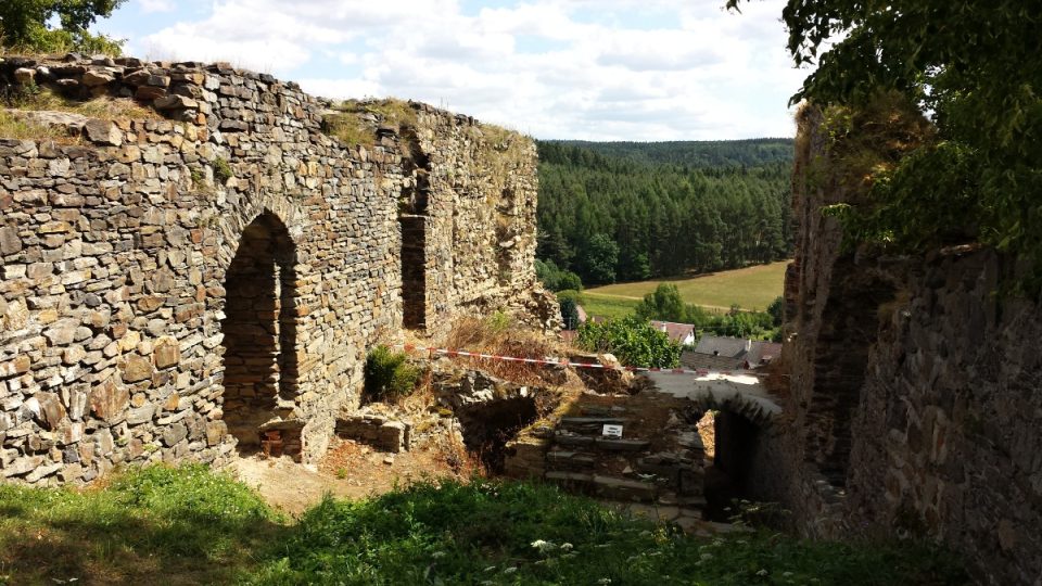 Dobronice - zbytky hradu