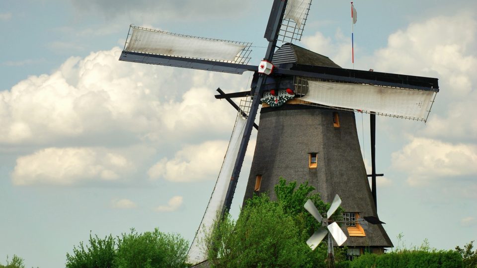 V celém Nizozemsku je už jen asi pouhých 40 mlynářů, tedy lidí, kteří ve větrných mlýnech bydlí a opečovávají je