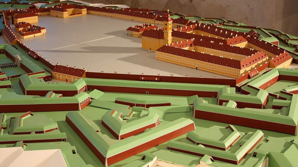 V Josefově - v bastionu číslo 4 - si můžete prohlédnout model tohoto pevnostního města v poměru 1 : 300
