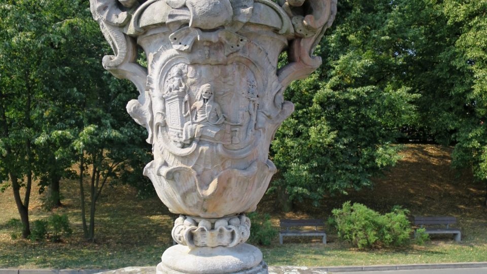 Výzdoba barokního hřbitovu Střílky - váza