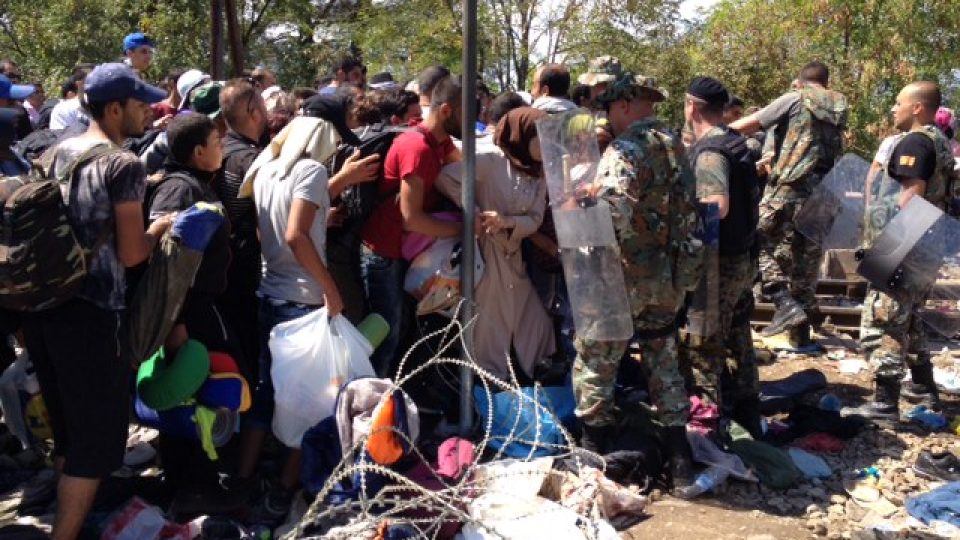 Makedonská policie rezignovala a pustila migranty přes hranice