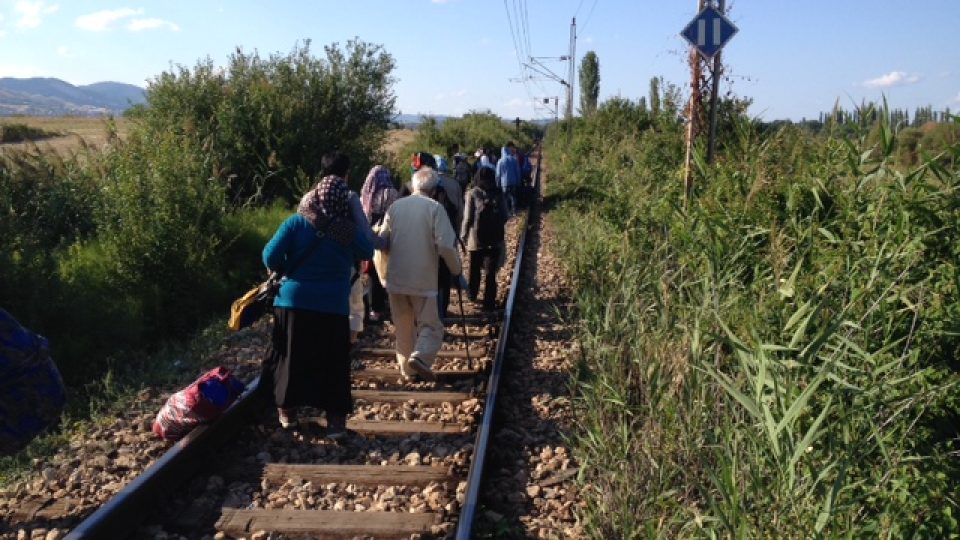 Lidé překračují makedonsko-srbskou hranici