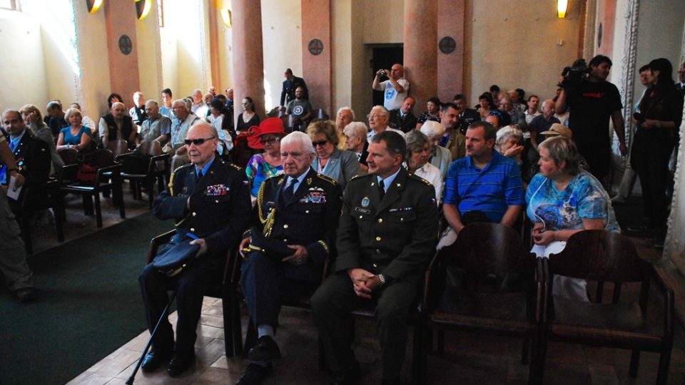 Setkání válečných a poválečných letců v.kapli sv. Máří Magdalény v Jindřichově Hradci