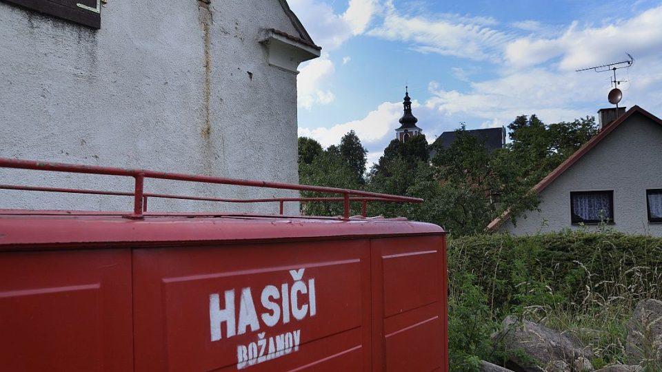 SDH je v Božanově na Broumovsku nejstarším spolkem, v současné době mu velí dvě ženy - starostka Jindra Rejchrtová a velitelka zásahu Lenka Wilkeová