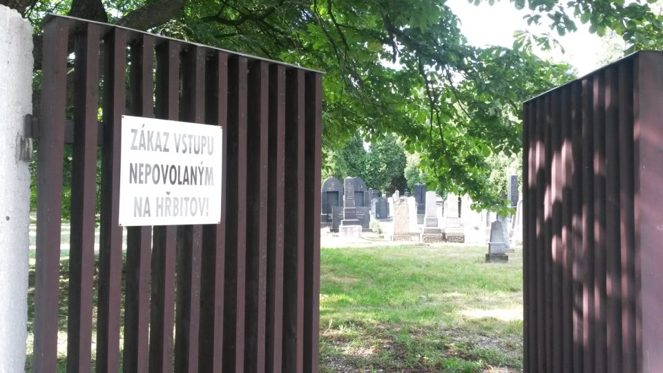 Vstup na židovský hřbitov ve Frýdku-Místku