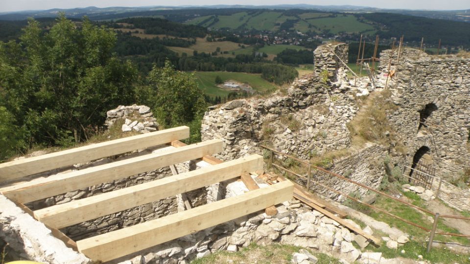 Jiřetín pod Jedlovou - zřícenina hradu Tolštejna, opravy