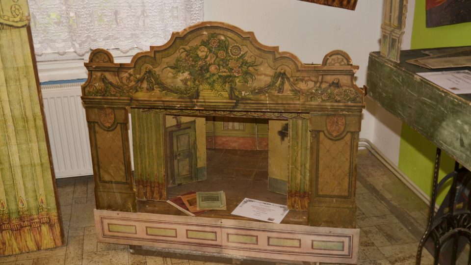 Nejstarší domácí divadla ve sbírce jsou z konce 19. století