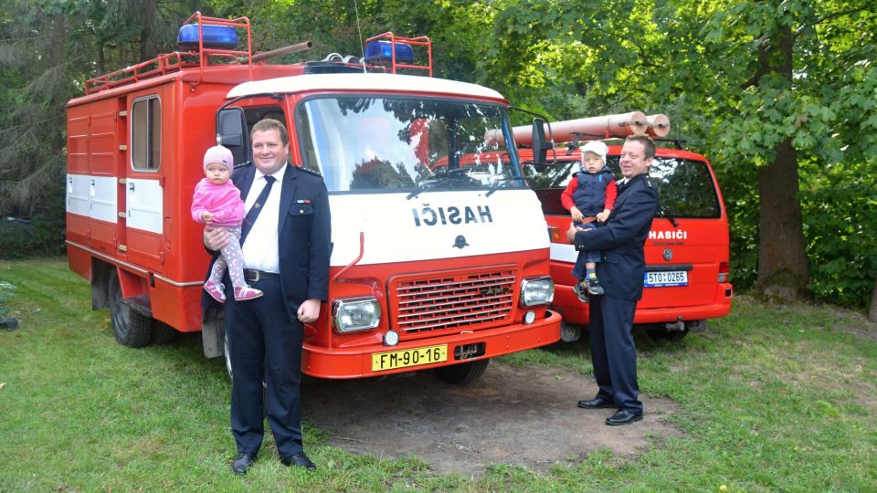 S dětmi a hasičskou technikou