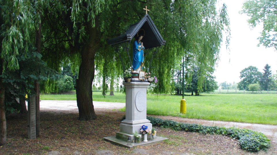 Litinová socha Panny Marie byla nedávnou zrestaurována