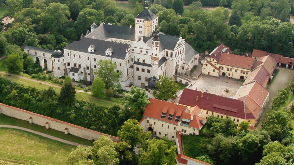 Letecký pohled na pardubický zámek