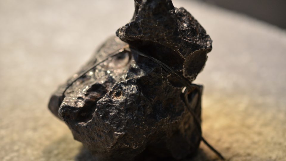 Železný meteorit k potěžkání